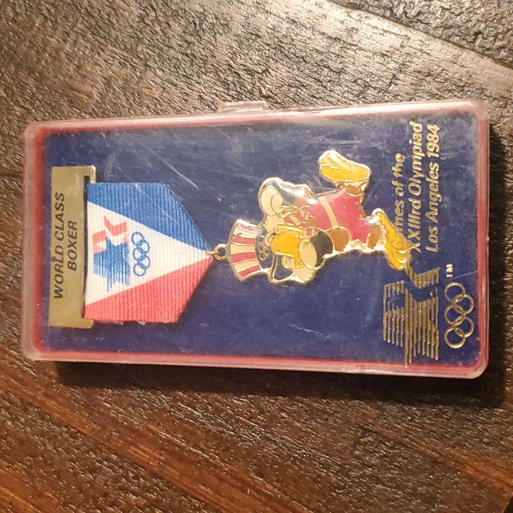 Rare 1984 Los Angeles 23rd Olympic World Class Muppets "Sam The Eagle" Boxer Pin